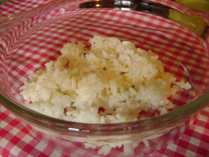 Салат с рисом и скумбрией
