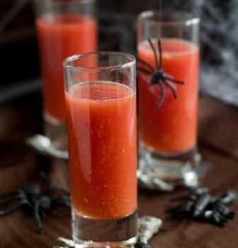 tomatnyj-sup-gaspacho-ili-bezalkogolnyj-napitok-na-hjelloui