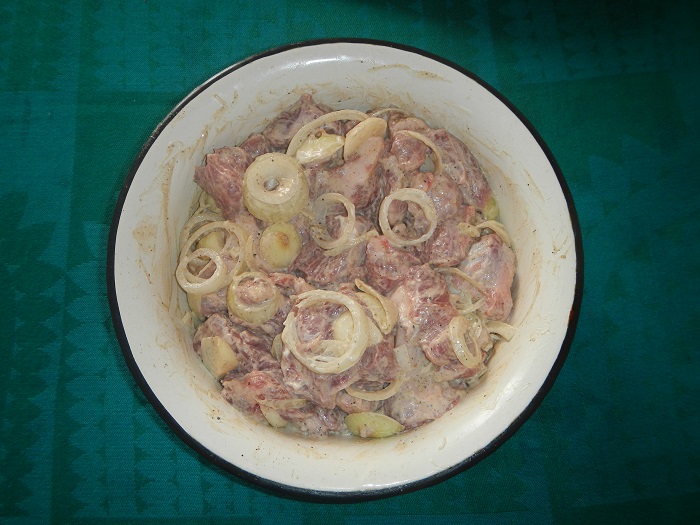 Сочная свинина на мангале - как мариновать мясо для шашлыка, барбекю .