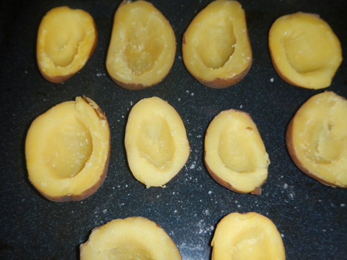 Картофель запеченный в духовке с фаршем и сыром или вкусные лодочки из картошки в мундире с мясом