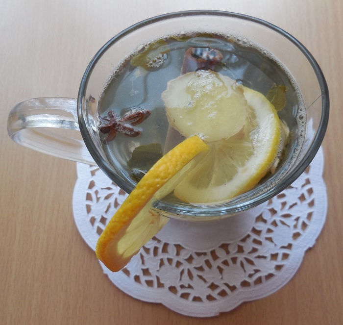 Зеленый чай с имбирем, лимоном и медом
