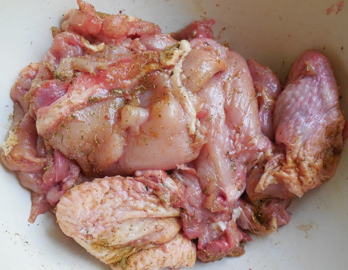 вкусный и сочный шашлык из курицы в томате