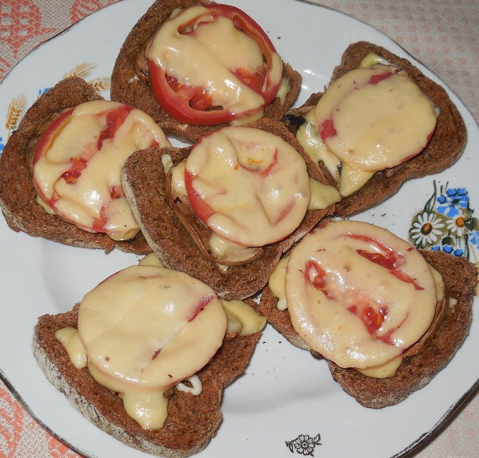 Вкусные горячие бутерброды с грибами шампиньонами