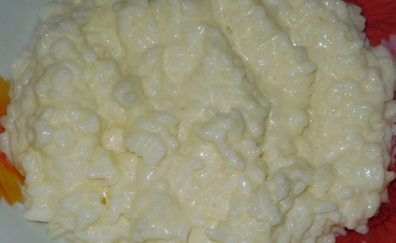 Классическая густая рисовая каша на молоке и воде