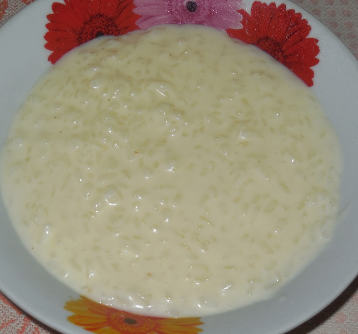 Жидкая рисовая каша на молоке и воде