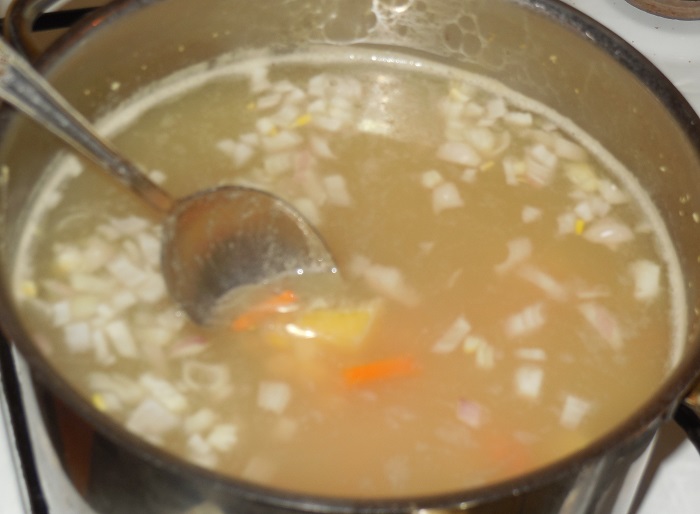 Вкусный гороховый суп с копченостями и мясом