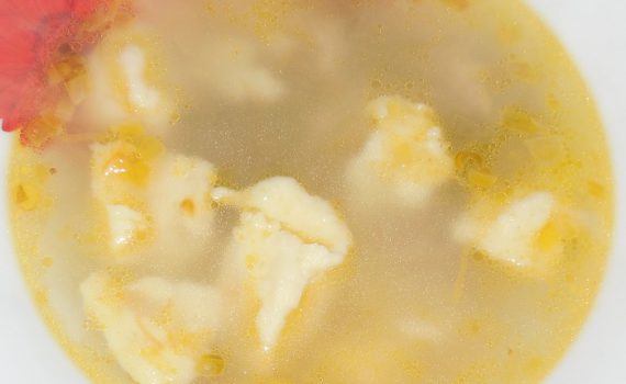 Суп с клецками на мясном бульоне