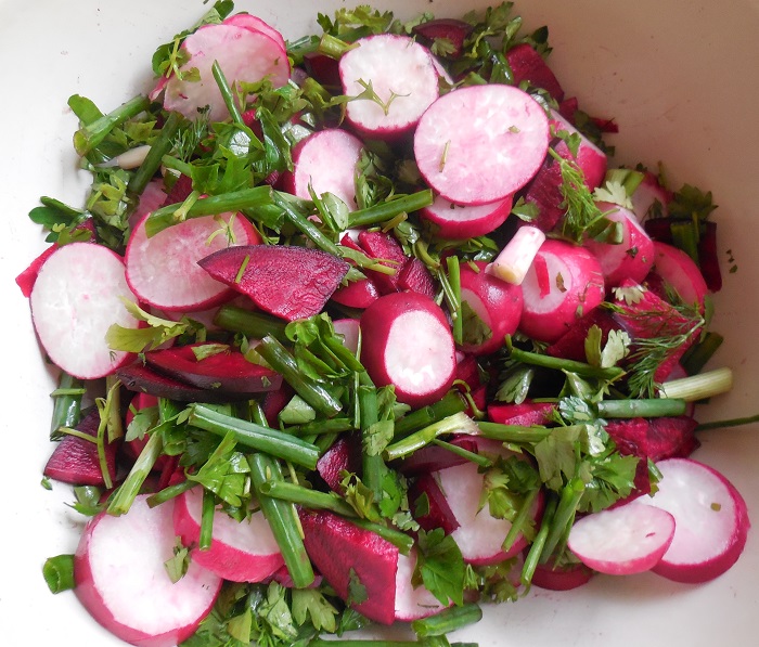 Маринованная редиска со свеклой и зеленым луком - вкусный салат из редиски