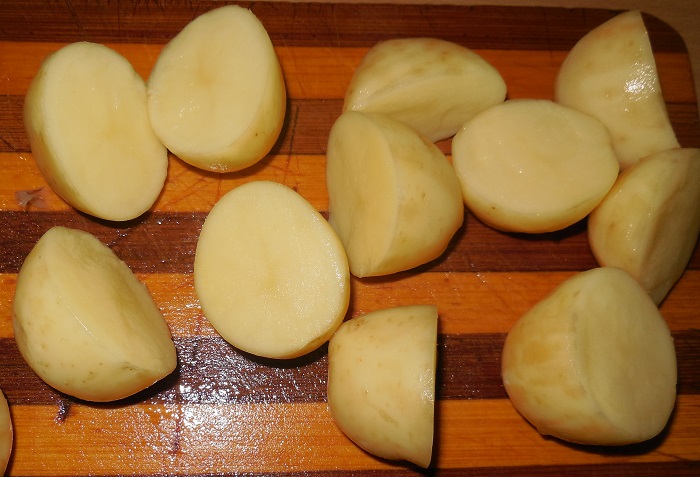 Вкусная молодая картошка в сметане с укропом и чесноком