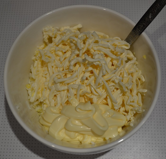 Вкусные праздничные тарталетки с сыром и яйцом