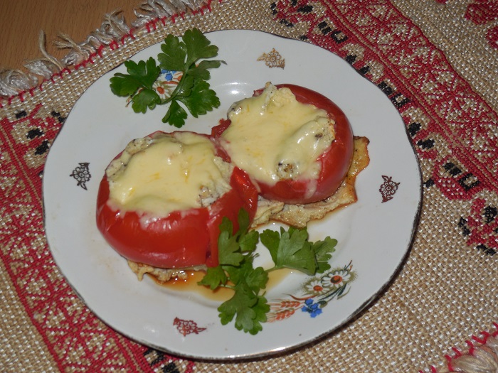 Вкусная яичница-болтунья в помидорах
