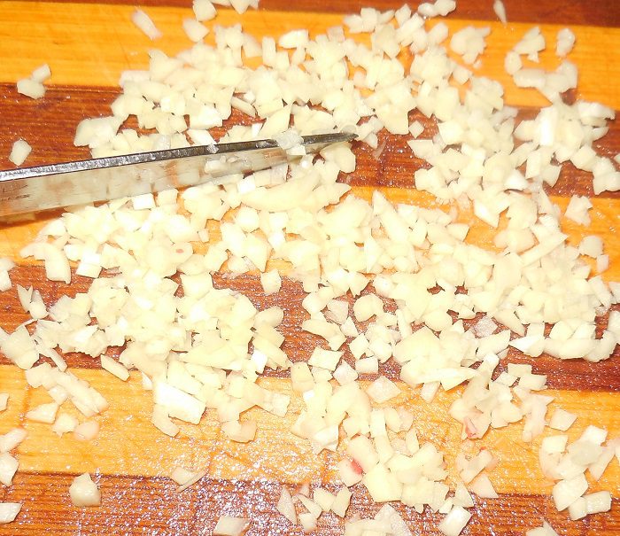 Сырая икра из запеченных в духовке баклажан