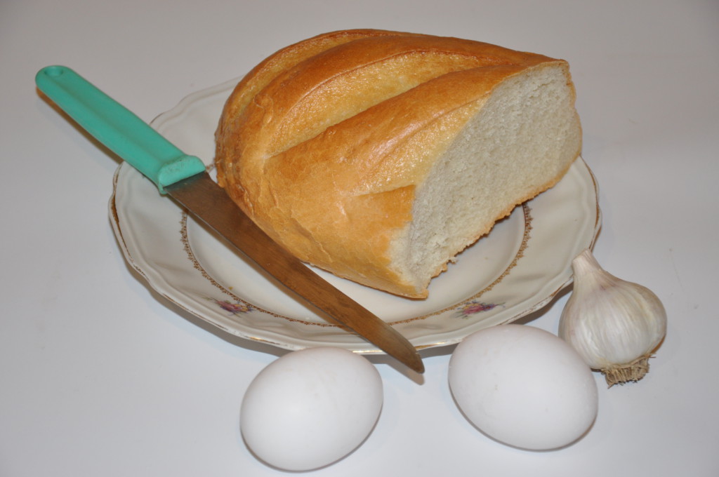 Необычная яичница в булочке или батоне на сковороде