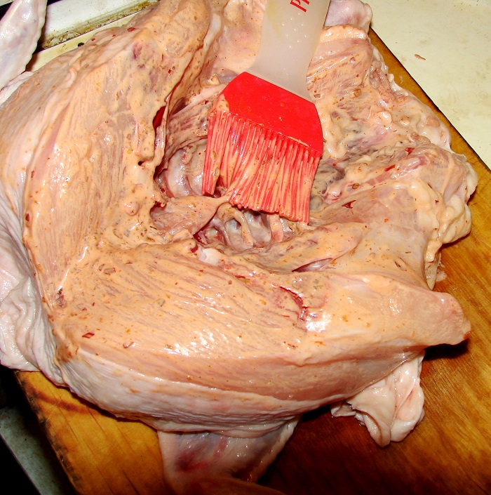 Запеченная курица на соли в духовке