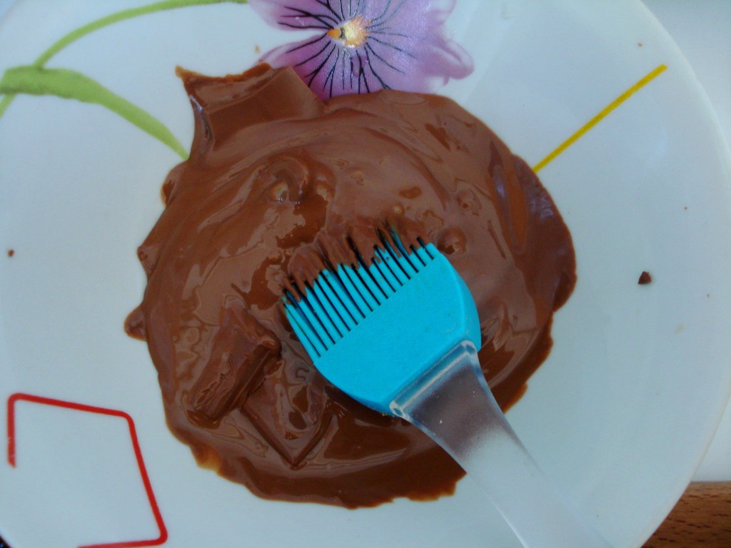 Творожный десерт в шоколадной корзинке