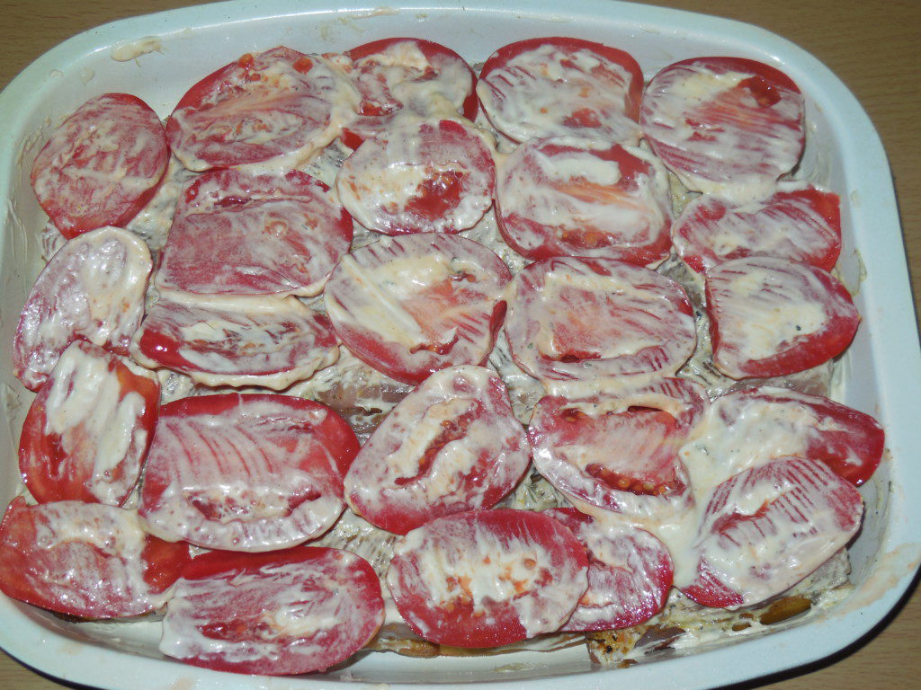 Баклажаны запеченные с мясом, помидорами и сыром