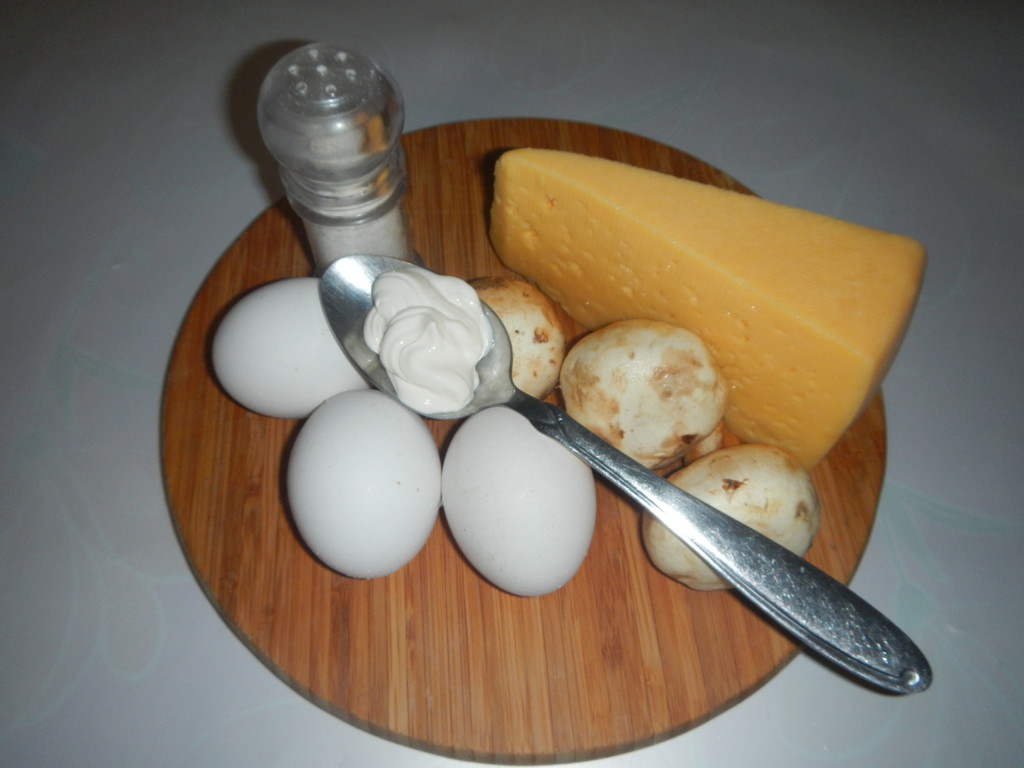Омлет на сметане с грибами и сыром 