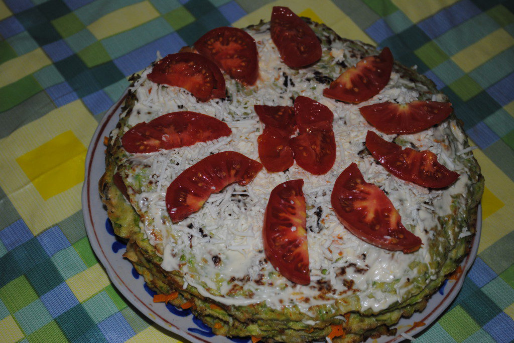 Рецепт кабачкового торта с помидорами и чесноком