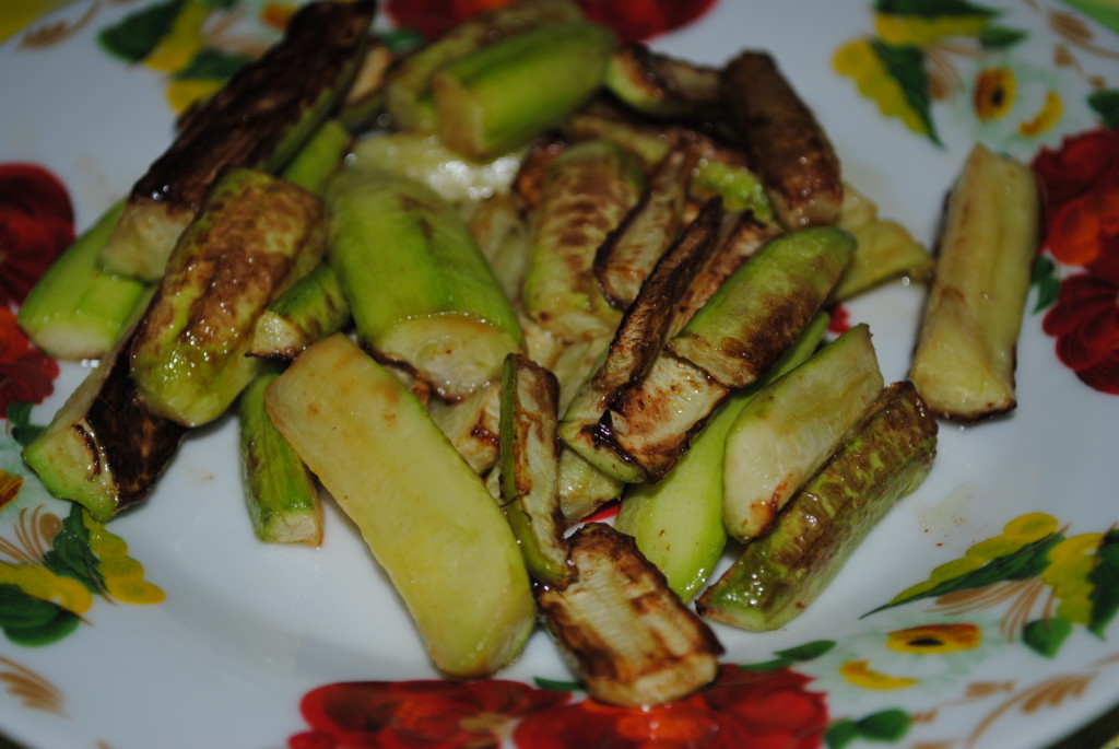 Салат из кабачков с орехами и чесноком