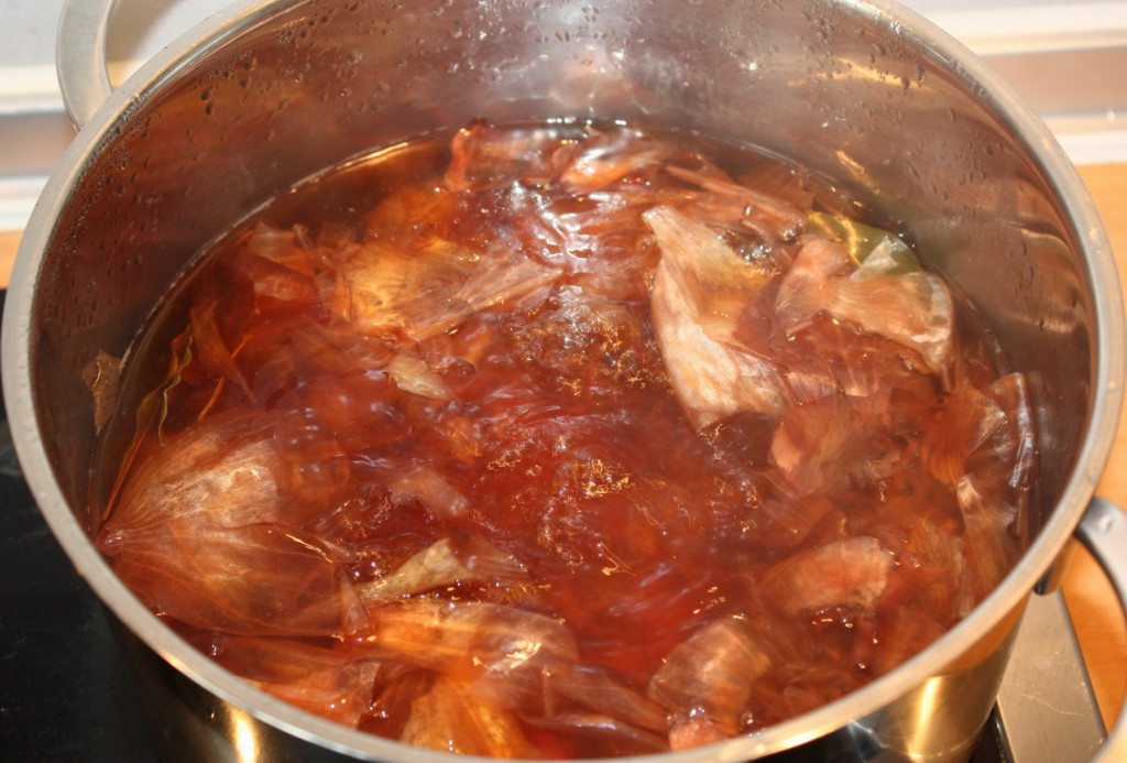 Как варить сало в луковой шелухе с чесноком рецепт с фото пошагово в домашних