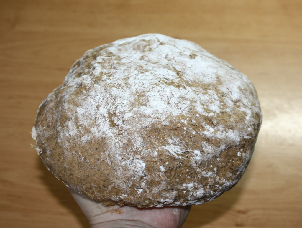 Домашний ржаной хлеб с кориандром и семечками кунжутна