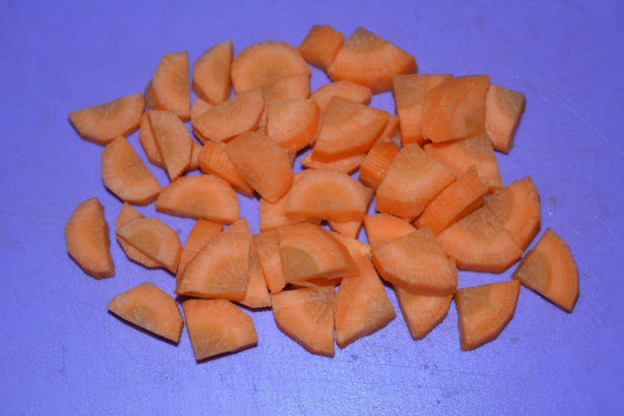 Режем морковь