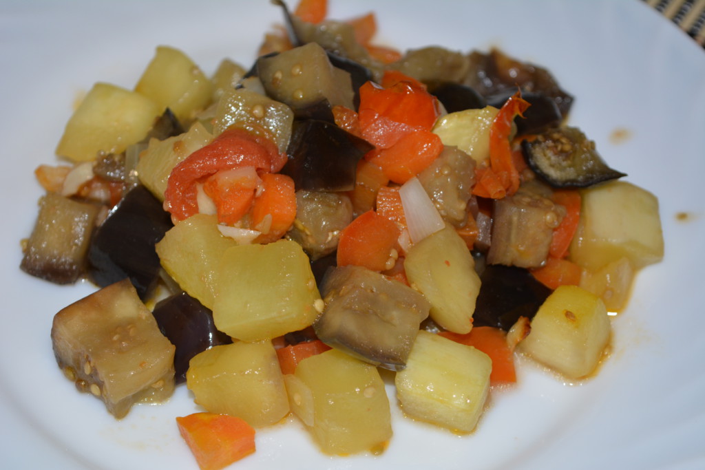 Овощное соте с баклажанами и кабачками в духовке