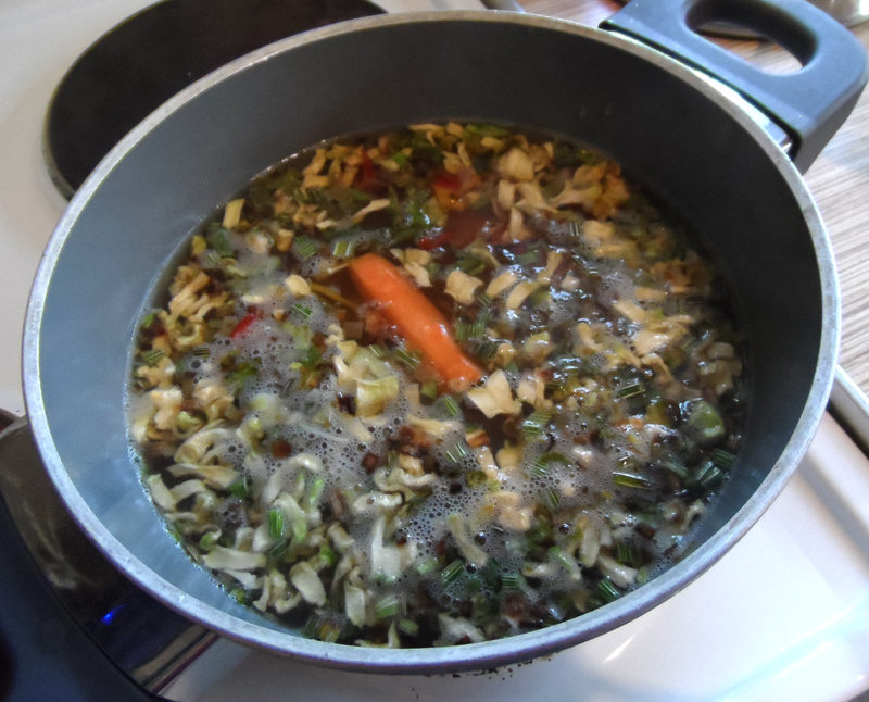 Зеленый суп-пюре из брокколи, шпината, спаржевой фасоли и других овощей
