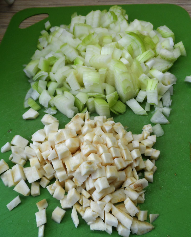 Традиционный бигус с капустой, мясом и грибами