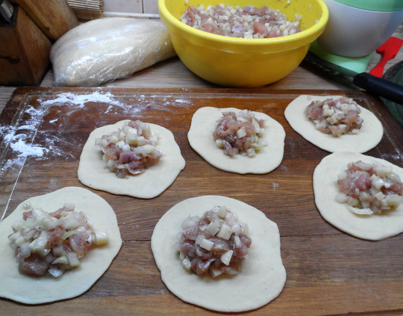 Ичпичмаки - треугольные татарские пирожки с мясом и картошкой
