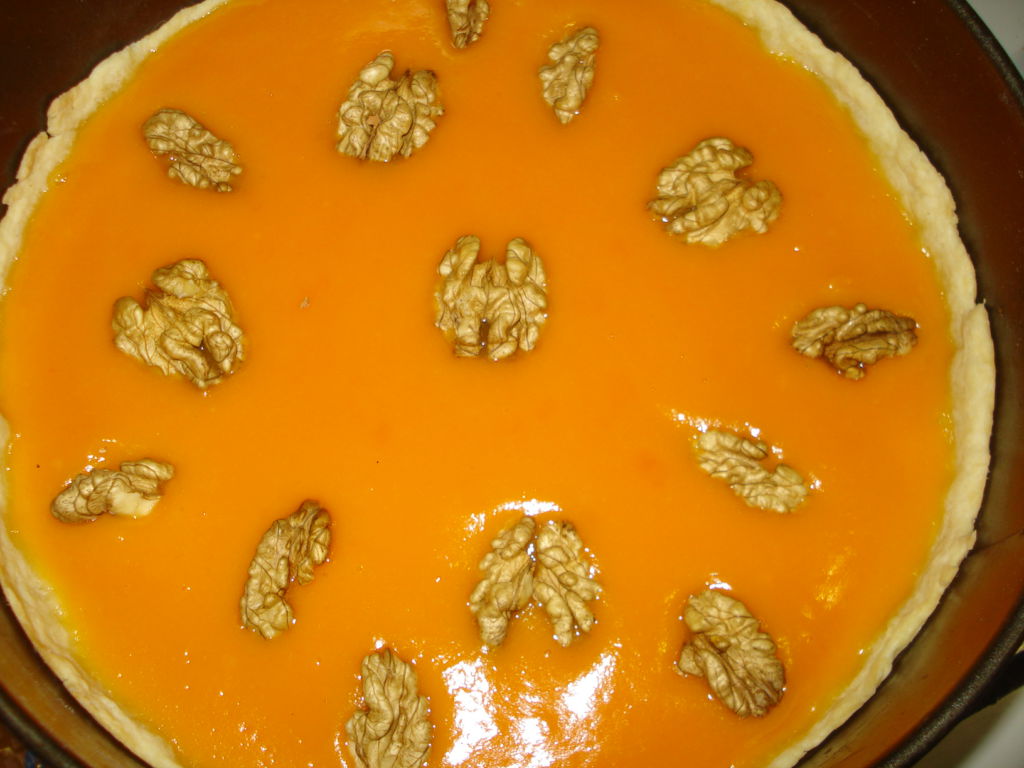 Тыквенный пирог с орехами и медом