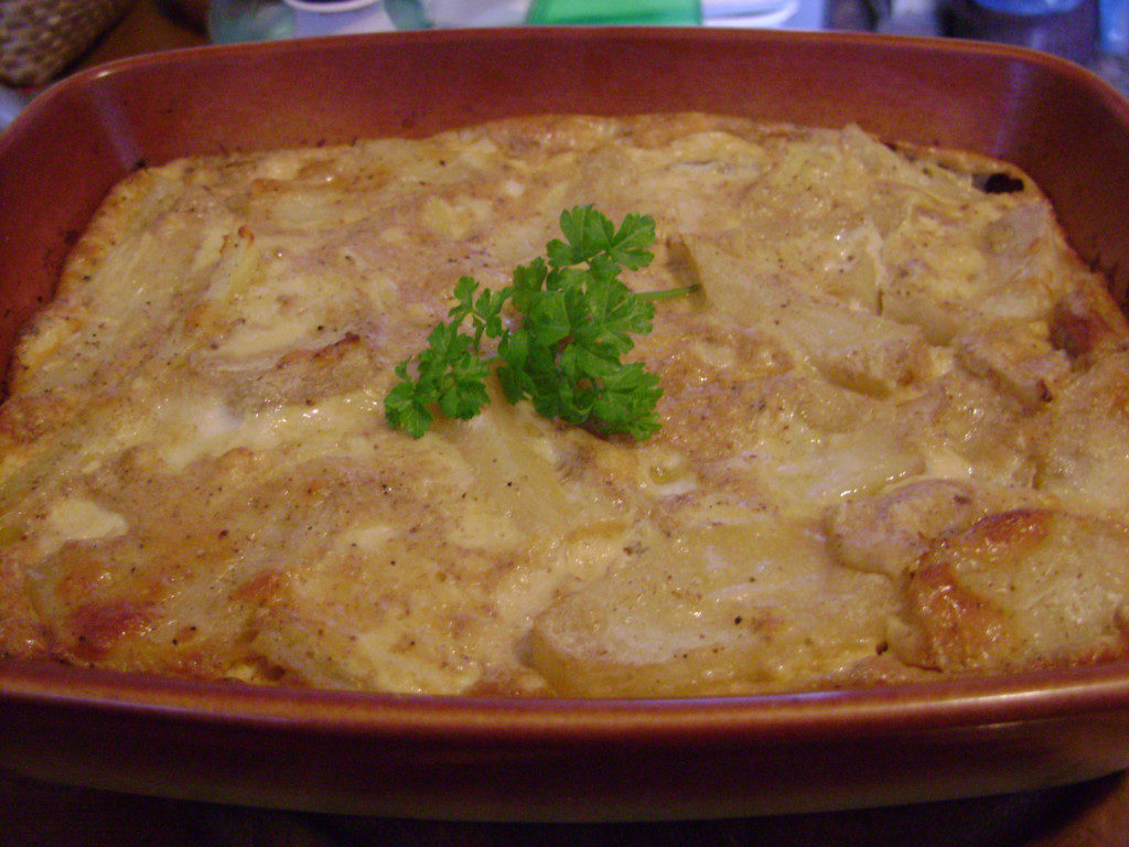 Картофель запеченный в духовке в сливочном соусе