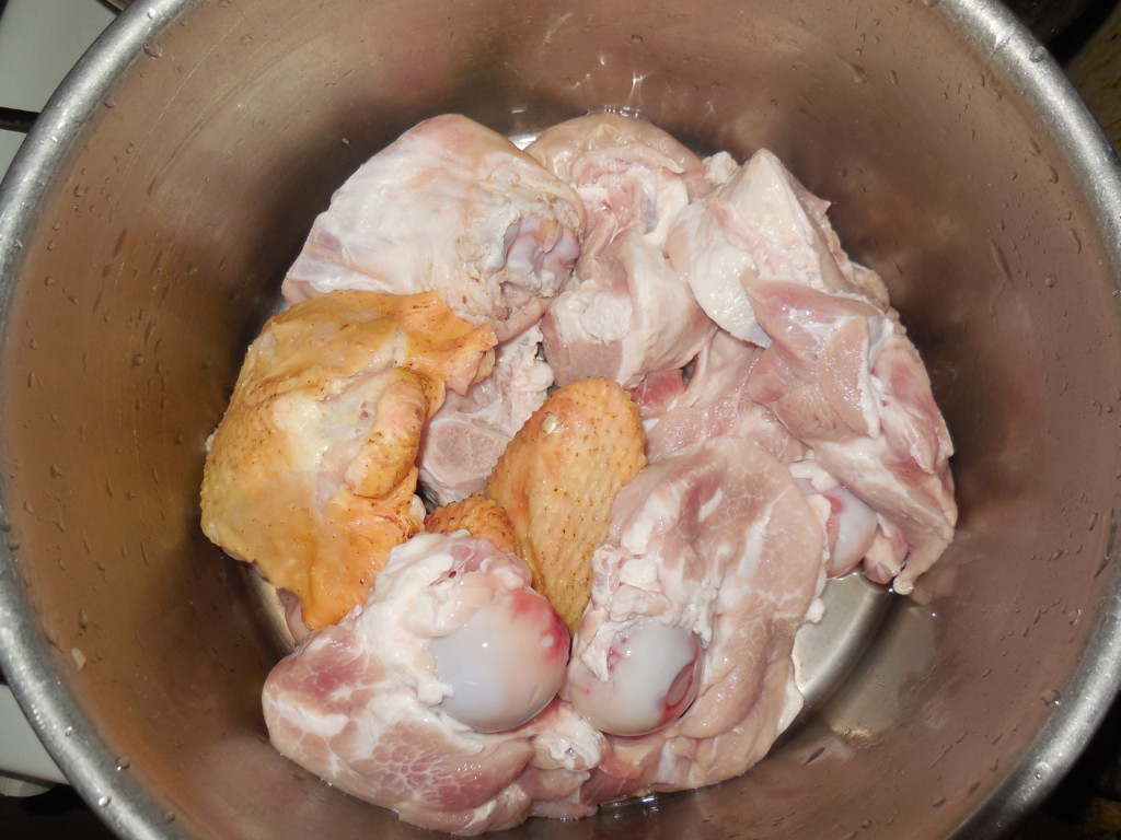 холодец из домашней курицы и свиных костей в мультиварке-скороварке