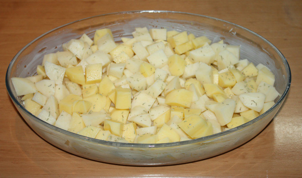 Запеченная в духовке картошка с грибами в сметанном соусе