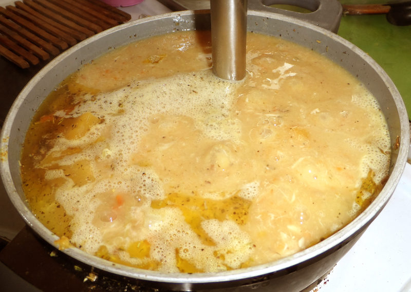 Тыквенный суп-пюре со сливками и мясом курицы