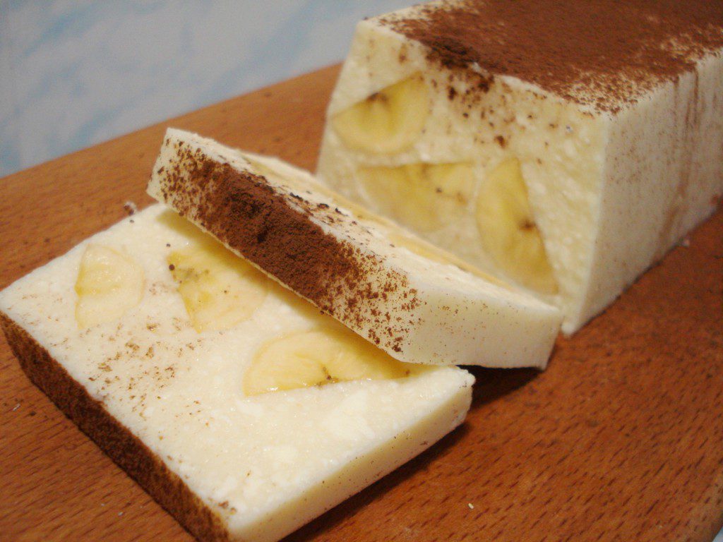 Творожный десерт с желатином и бананом