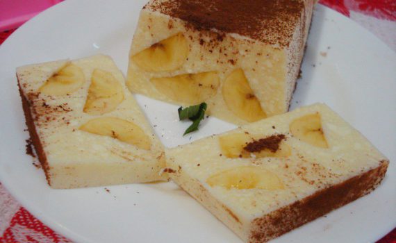 Творожный десерт с желатином и бананом без выпечки