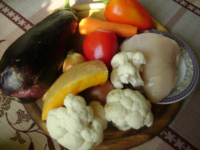 Куриное филе с овощами в духовке