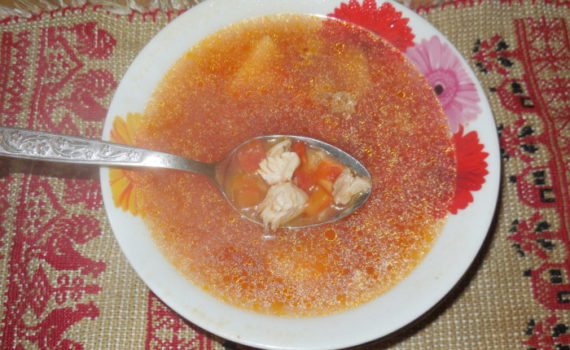 Диетический суп на бульоне из индейки с овощами