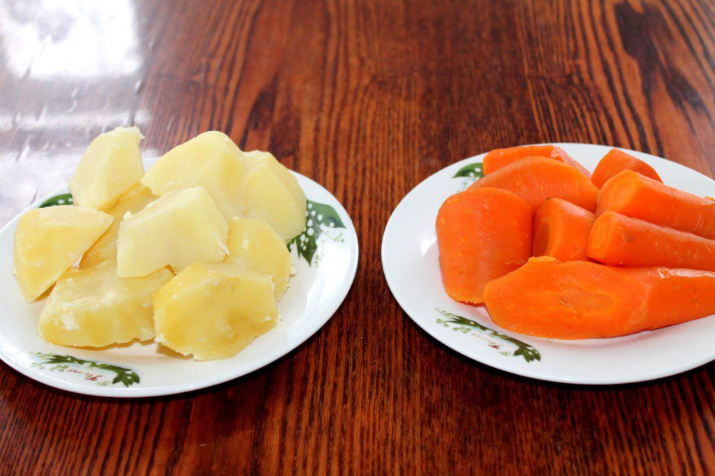 Салат мимоза с сайрой и картошкой
