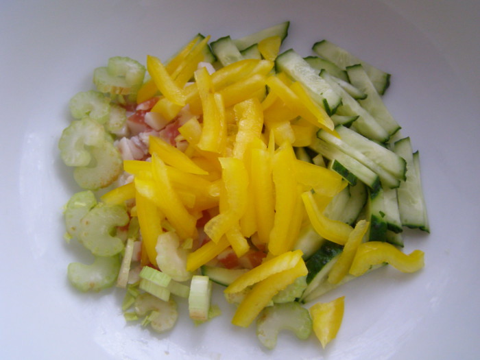 Быстрый и простой салат с салом и свежими овощами