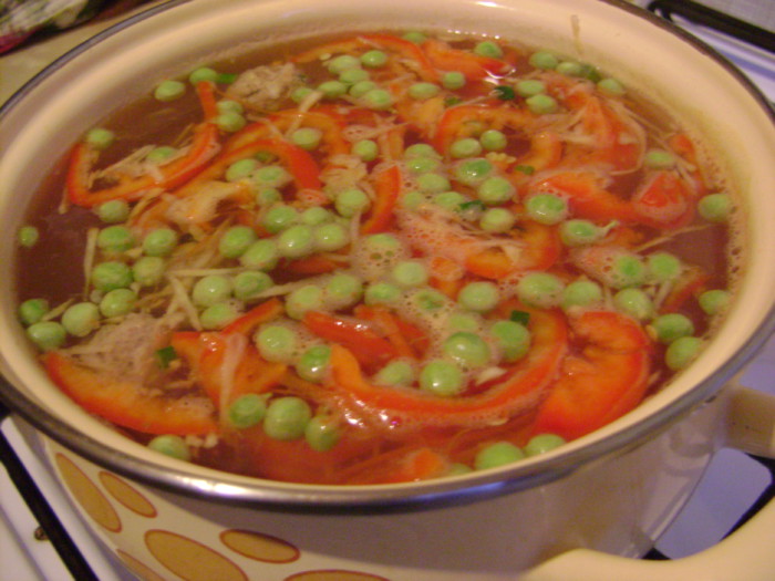 Диетический овощной суп с фрикадельками и вермишелью