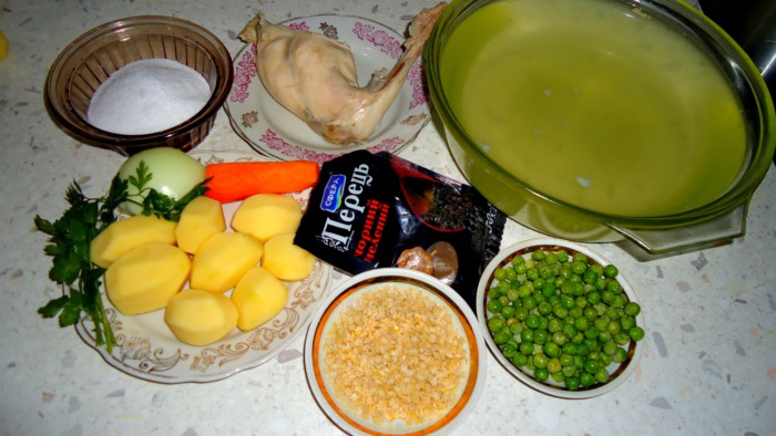 Суп из кролика с картошкой, вермишелью и зеленым горошком