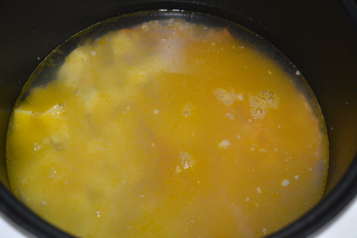 Быстрый гороховый суп с мясом в мультиварке