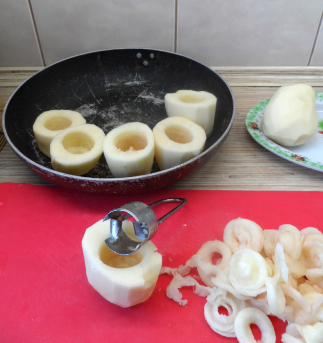 Запеченный в духовке картофель фаршированный грибами и сыром