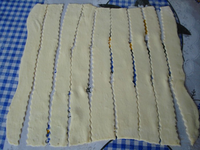 Розочки из готового слоеного теста с мясной начинкой