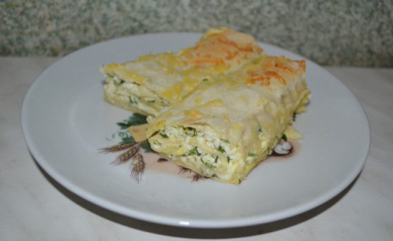 Закусочный пирог из лаваша с творогом и зеленью