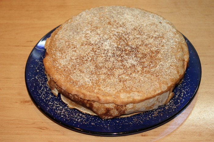 Блинный торт с сыром рикотта и со взбитыми сливками