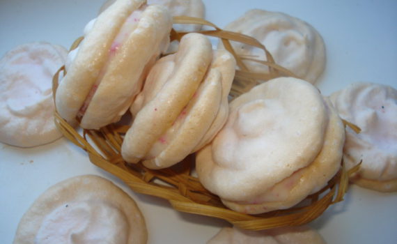 Домашнее печенье макарунс с кокосовой начинкой