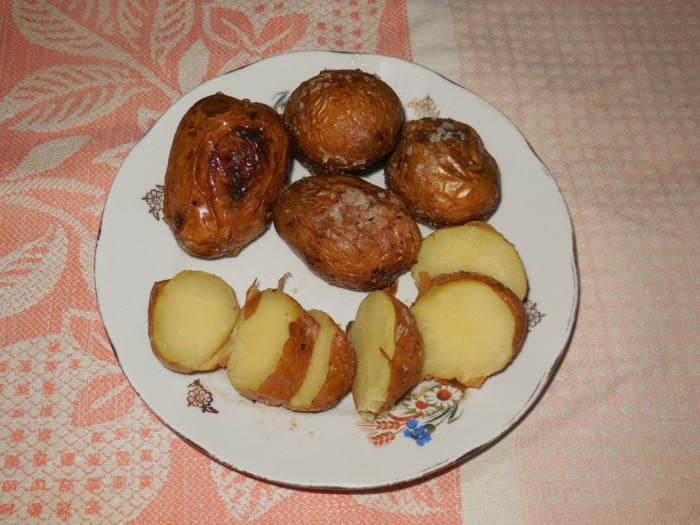 Запеченная картошка в мундире в духовке